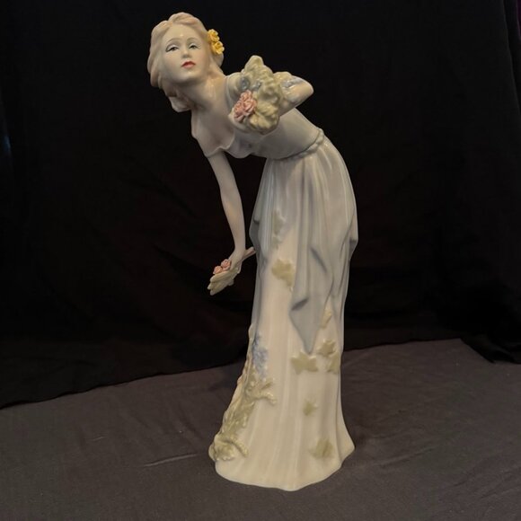 Summer's Darling - by Royal Doulton - Picture 1 of 7